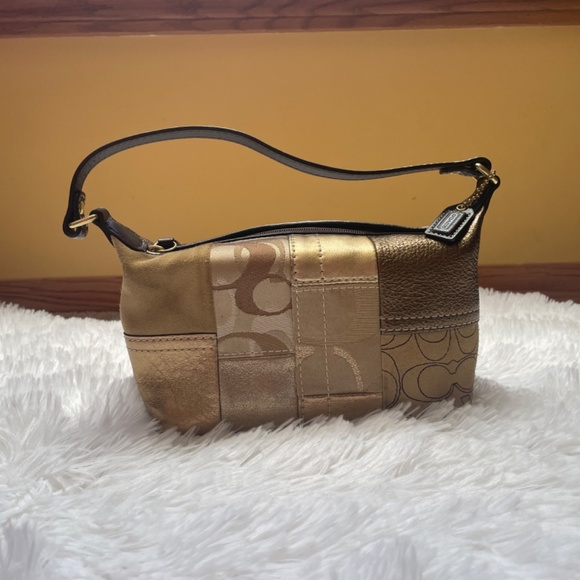 Small Coach Hand bag - Picture 3 of 7